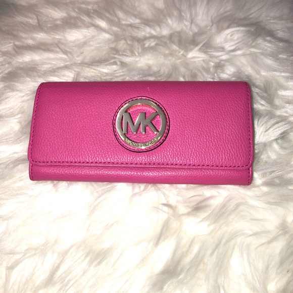 Michael Kors Handbags - 40%off🌷SALE🌷Michael kors pink wallet